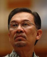 Anwar Wins Seat in Malaysia’s Parliament, Has Top Job in Sight