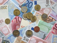 EU Must Restructure Debt to Solve the Eurozone Crisis