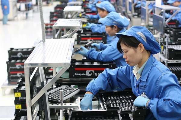 Workers in the Seagate factory in Wuxi, Jiangsu Province, China (Photo by Wikimedia user Scoble, under the Creative Commons 2.0 Attribtion).