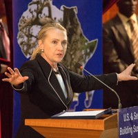 On Farewell Tour of Africa, Clinton Hits Familiar Themes