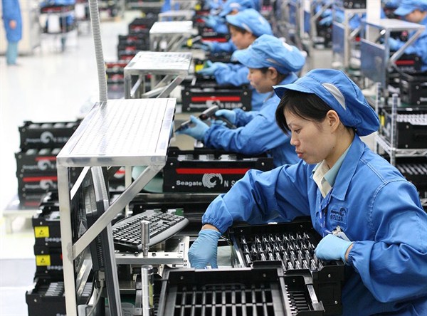 Workers in the Seagate factory in Wuxi, Jiangsu Province, China (Photo by Wikimedia user Robert Scoble, licensed under the Creative Commons 2.0 Attribtion license).