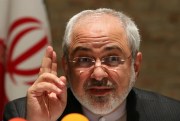 Iranian Foreign Minister Mohammad Javad Zarif speaks after closed-door nuclear talks, Vienna, Austria, July 15, 2014 (AP photo by Ronald Zak).