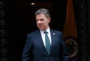 Colombian President Juan Manuel Santos awaits the arrival of U.S. Secretary of State John Kerry for a bilateral meeting, Oct. 1, 2015, New York (AP photo by Jason DeCrow).