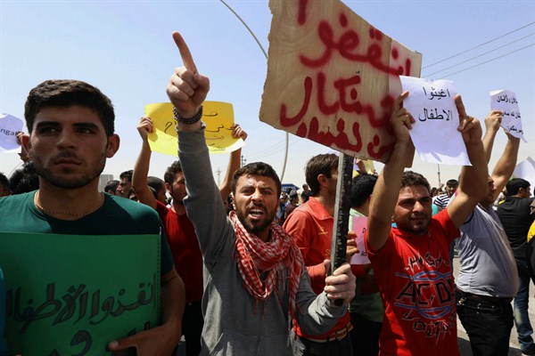 Iraqis from the Yazidi community chant anti-Islamic militants slogans in front of U.N. headquarters to ask for international protection in Irbil, Iraq, Aug. 4, 2014 (AP photo).