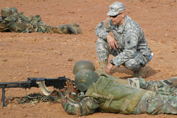 1st Lt. Salvatore Buzzurro, USARAF military mentor, works with members of the Republic of Sierra Leone Armed Forces on basic soldiering skills in preparation for the African Union Mission in Somalia (U.S. Army Africa photo).