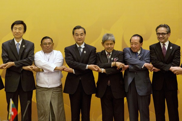 Photo: ASEAN foreign ministers, Naypyitaw, Myanmar, Aug. 9, 2014 (AP photo by Gemunu Amarasinghe).