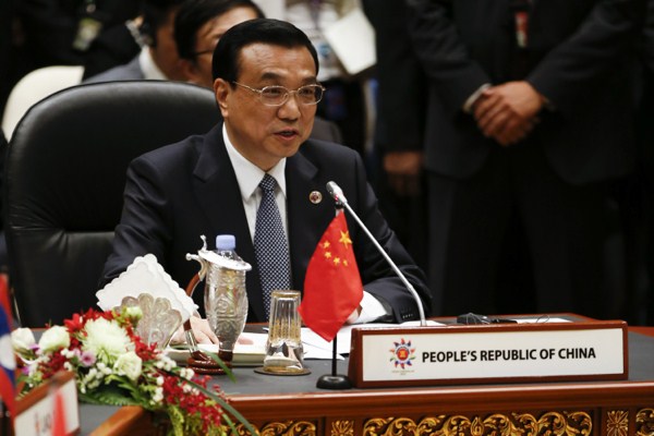 Chinese Premier Li Keqiang gives his opening remark during the 16th Association of Southeast Asian Nations (ASEAN) - China Summit in Bandar Seri Begawan, Brunei, Oct. 9, 2013 (AP photo by Vincent Thian).