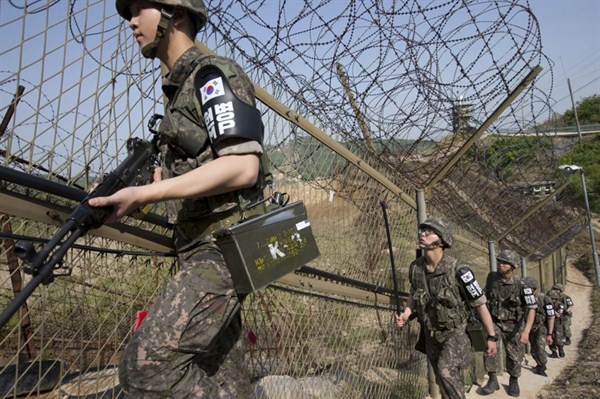 South Korean army soldiers patrol along the demilitarized zone (DMZ) in Cheorwon, South Korea, May 13, 2014 (AP photo by Lim Byung-shik).
