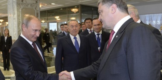 Russian President Vladimir Putin shakes hands with Ukrainian President Petro Poroshenko, Minsk, Belarus, Aug. 26, 2014 (AP photo/Kazakh Presidential Press Service, Sergei Bondarenko).