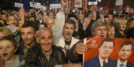 Supporters of the Alliance of Independent Social Democrats (SNSD) attend the party's final pre-election rally in western Bosnian town of Banja Luka, Oct. 8, 2014 (AP photo by Radivoje Pavicic).