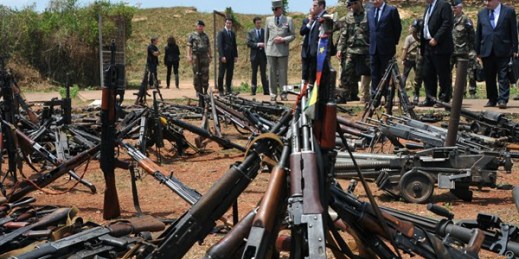 French President Francois Hollande inspects arms confiscated from ex-Seleka rebels at a French military base in Bangui, Central African Republic, Feb. 28, 2014 (AP Photo/Sia kambou, Pool).