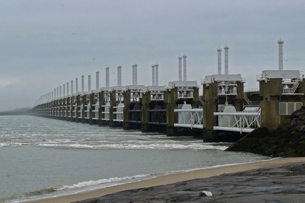 The Oosterscheldekering storm surge barrier, Burgh-Haamstede, the Netherlands, Feb. 11, 2011 (photo by Flickr user vtveen, licensed under the Creative Commons Attribution-NonCommercial-NoDerivs 2.0 Generic license).