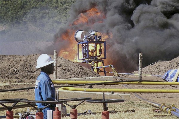 An oil well undergoes testing in the Lake Albertine region of western Uganda, 2010 (AP photo by Monitor Publications Ltd).