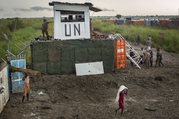Displaced South Sudanese women leave a makeshift camp in the United Nations Mission in South Sudan (UNMISS) base in the town of Bentiu, South Sudan, Sept. 22, 2014 (AP photo by Matthew Abbott).