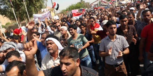 Residents chant slogans supporting the creation of Basra region, in front of the Basra provincial headquarters, Basra, Iraq, Sept. 27, 2014 (AP photo by Nabil al-Jurani).