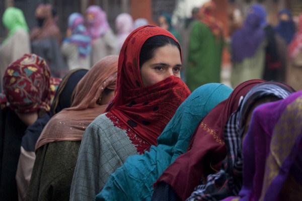 Kashmiri women stand in line to cast their votes during the fourth phase polling of the Jammu and Kashmir state elections on the outskirts of Srinagar, Indian-controlled Kashmir, Dec. 14, 2014 (AP photo by Dar Yasin).