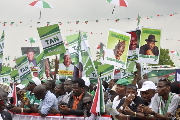 Supporters of Nigerian President Goodluck Jonathan attend a rally in Abuja, Nigeria, Nov. 11, 2014 (AP photo).