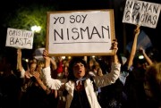 A demonstrator holds a sign that reads in Spanish “I am Nisman” during a protest sparked by the death of special prosecutor Alberto Nisman in Buenos Aires, Argentina, Jan. 19, 2015 (AP photo by Rodrigo Abd).