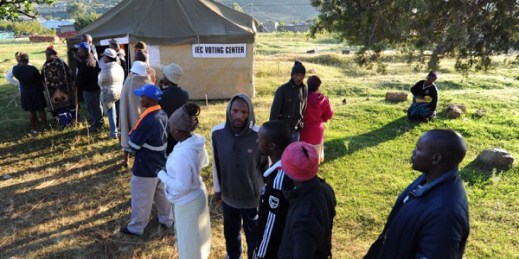 Voters wait to cast their votes in Maseru, Lesotho, Feb 28, 2015 (AP photo).