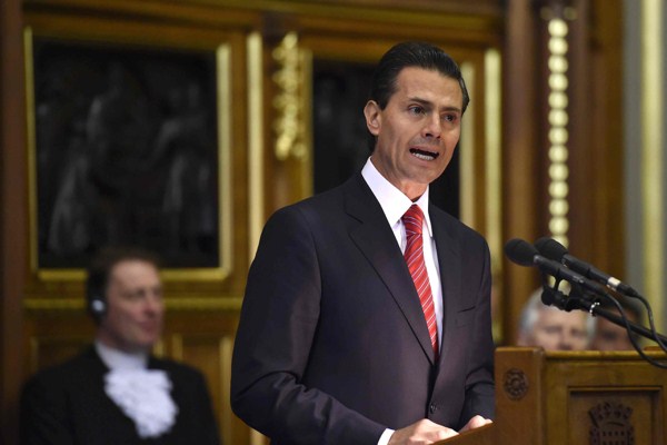 Mexican President Enrique Pena Nieto delivers an address to members of the British All-Party Parliamentary Group at the Houses of Parliament in London, March 3, 2015 (AP photo by Toby Melville).