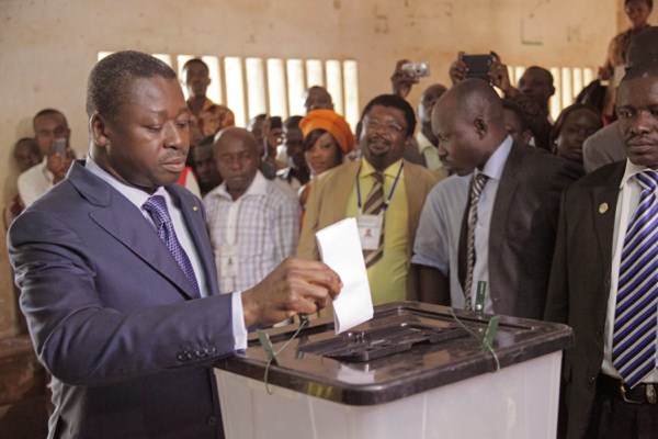 Togo President Faure Gnassingbe casts his ballot in the city of Lome, Togo, July 25, 2013 (AP photo by Erick Kaglan).