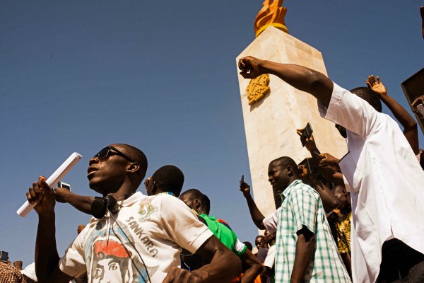 People gather at the Place de Nation to ask for a civilian and democratic transition, Ouagadougou, Burkina Faso, Nov. 2, 2014 (AP photo by Theo Renaut).