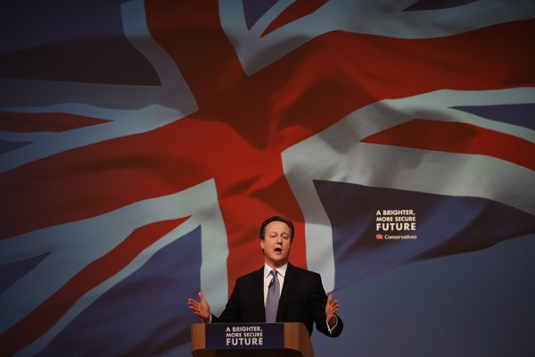 British Prime Minister David Cameron unveils the Conservative Party manifesto, Swindon, England, April 14, 2015 (AP photo by Peter Macdiarmid).