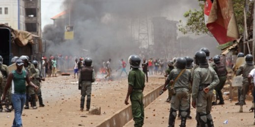 Guinea security forces face people rioting and burning trash and other goods in the streets of Conakry, Guinea, April 13, 2015 (AP photo by Youssouf Bah).