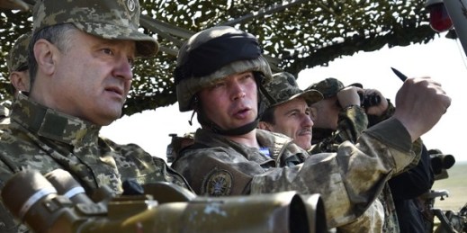 Ukrainian President Petro Poroshenko watches a military exercise of the Ukrainian armed forces in Mykolaiv region, Ukraine, April 25, 2015 (Presidential Press Service photo by Mykola Lazarenko via AP).