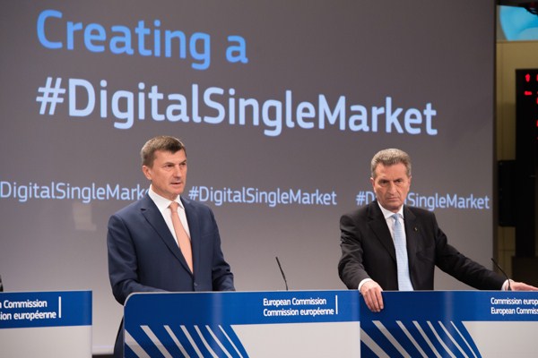 Andrus Ansip, commissioner in charge of the digital single market, and Gunther Oettinger, commissioner in charge of digital economy and society, give a joint press conference, Brussels, May 6, 2015 (European Commission photo).