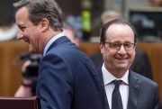 British Prime Minister David Cameron walks by French President Francois Hollande during a round table meeting at an EU summit in Brussels, March 19, 2015 (AP photo by Geert Vanden Wijngaert).