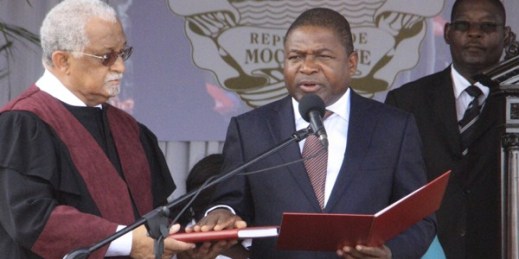 Filipe Nyusi is sworn in as the newly elected Mozambican president, Maputo, Mozambique, Jan. 15, 2015 (AP photo by Ferhat Momade).