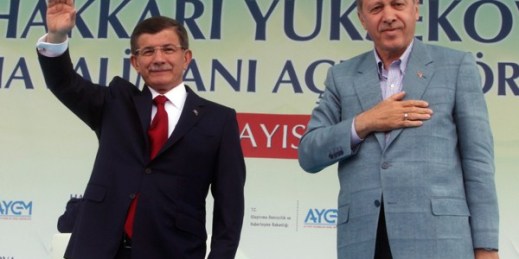Turkish President Recep Tayyip Erdogan and Prime Minister Ahmet Davutoglu at a campaign rally, Hakkari, Turkey, May 26, 2015 (AP photo).