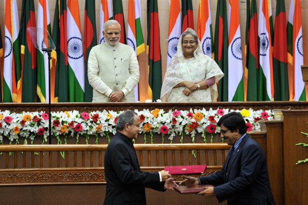 Indian Prime Minister Narendra Modi and Bangladeshi Prime Minister Sheikh Hasina witnessing the exchange of agreements between India and Bangladesh, Dhaka, Bangladesh, June 6, 2015 (photo from the website of the Indian Prime Minister).