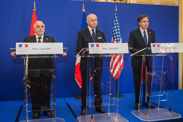 Iraqi Prime Minister Haider al-Abadi, French Foreign Affairs Minister Laurent Fabius and U.S. Deputy Secretary of State Antony J. Blinken, Paris, France, June 2, 2015 (AP photo by Kamil Zihnioglu).