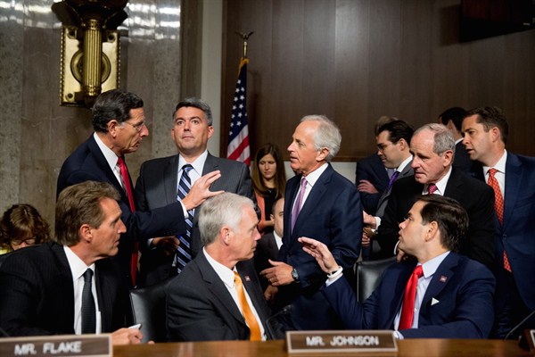 Congressmen speak together before Secretary of State John Kerry arrives to testify at a Senate Foreign Relations Committee hearing, Washington, July 23, 2015 (AP photo by Andrew Harnik).