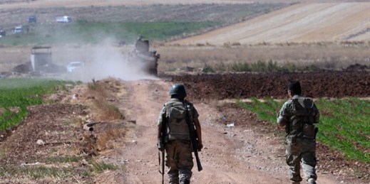 Turkish soldiers patrol near the border with Syria, outside the village of Elbeyli, east of the town of Kilis, southeastern Turkey, July 24, 2015 (AP photo).