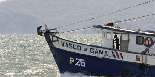 A fishing boat leaves Puntarenas, Costa Rica, Nov. 2, 2013 (photo by Flickr user berkuspic licensed under the Creative Commons Attribution-ShareAlike 2.0 Generic license).