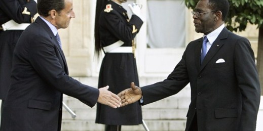 Then-French President Nicolas Sarkozy, left, shakes hand with Equatorial Guinean President Teodoro Obiang Ngeuma at the Elysee palace, Paris, Oct. 30, 2007 (AP photo by Jacques Brinon).