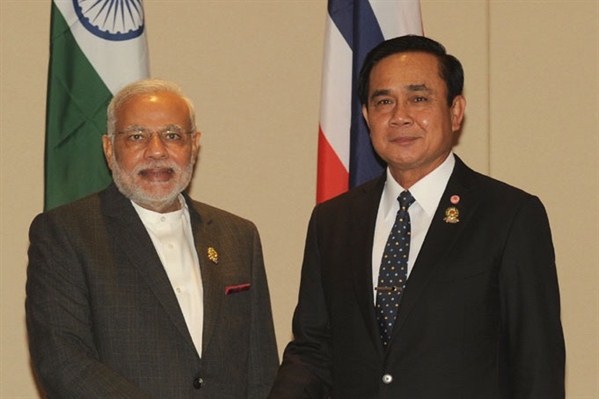 Indian Prime Minister meets with Thai Prime Minister Prayut Chan-o-cha, Naypyitaw, Myanmar, Nov. 12, 2014 (Photo from the website of the Indian Prime Minister).