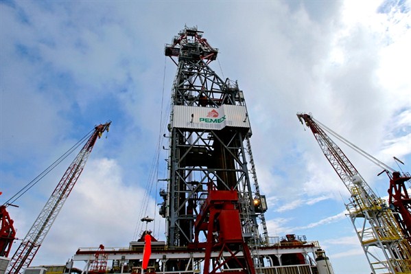 The tower of the the Centenario deep-water drilling platform rises off the coast of Veracruz, Mexico in the Gulf of Mexico, Nov. 22, 2013 (AP photo by Dario Lopez-Mills).