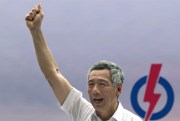 Singapore Prime Minister Lee Hsien Loong speaks during a rally in downtown Singapore, Sept. 8, 2015 (AP photo by Ng Han Guan).