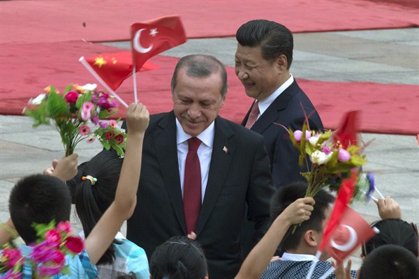 Turkish President Recep Tayyip Erdogan and Chinese President Xi Jinping are greeted by Chinese children during a welcome ceremony at the Great Hall of the People in Beijing, China, July 29, 2015 (AP photo by Ng Han Guan).