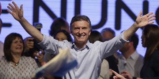 Supporters cheer top opposition presidential candidate Mauricio Macri in Buenos Aires, Argentina, Oct. 25, 2015 (AP photo by Jorge Saenz).