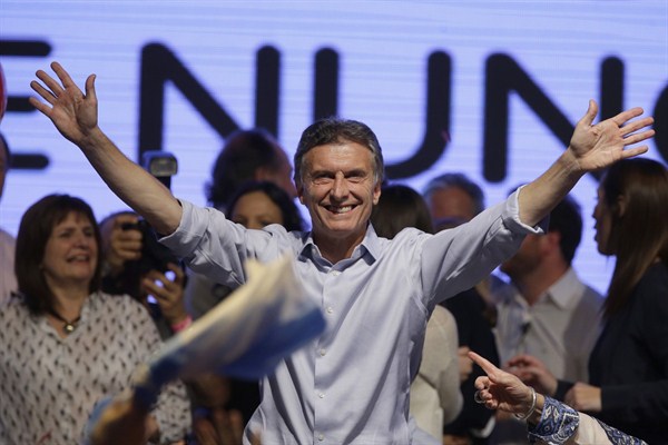 Supporters cheer top opposition presidential candidate Mauricio Macri in Buenos Aires, Argentina, Oct. 25, 2015 (AP photo by Jorge Saenz).