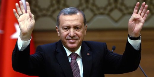 Turkish President Recep Tayyip Erdogan salutes during a meeting with the leaders of villages at the presidential palace, Ankara, Turkey, Sept. 29, 2015 (AP photo/Presidential Press Service).
