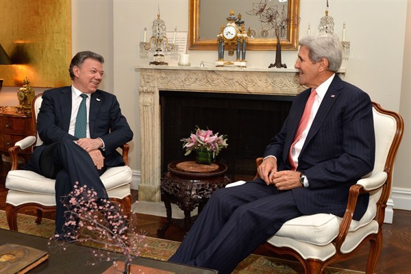U.S. Secretary of State John Kerry meets with Colombian President Juan Manuel Santos at the Residence of the Permanent Representative of Colombia to the United Nations, New York City, Oct. 1, 2015 (State Department photo).