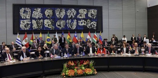 UNASUR foreign ministers at a press conference at the end the UNASUR regional foreign ministers meeting to discuss the situation in Venezuela, Quito, Ecuador, March 14, 2015 (AP photo by Dolores Ochoa).