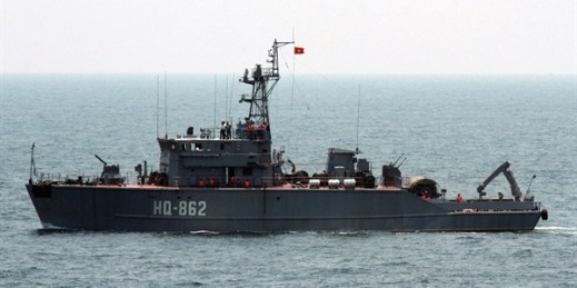 A Vietnam People's Navy minesweeper during a search and rescue exercise with the U.S. Navy in the South China Sea, April 12, 2014 (U.S Navy photo by Chief Fire Controlman Steven Newberry).