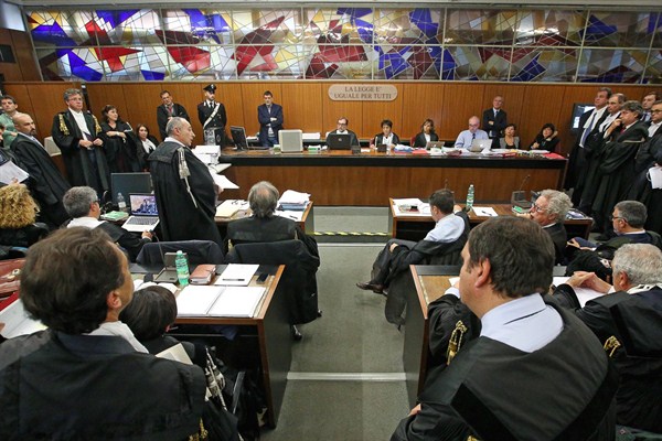 A view of a courtroom inside Rome's tribunal during the first hearing of a corruption trial involving politicians and businessmen, Nov. 5, 2015 (AP photo Alessandro Di Meo).
